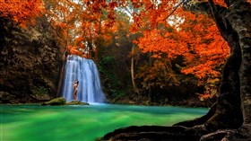 Erawan_Waterfalls_Shower