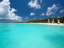 Blue water in the Maldives