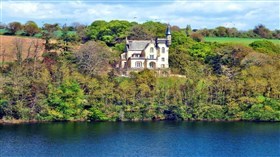 Country Manor